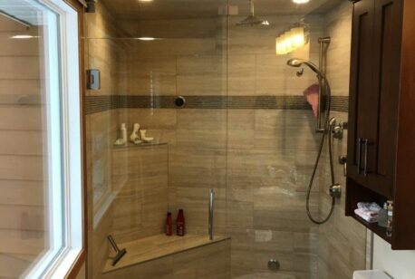 10mm Clear Tempered Shower c/w Venting Transom Panel