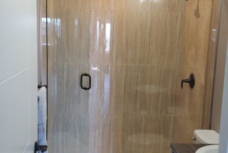 10mm Clear Custom Shower with Header Bar